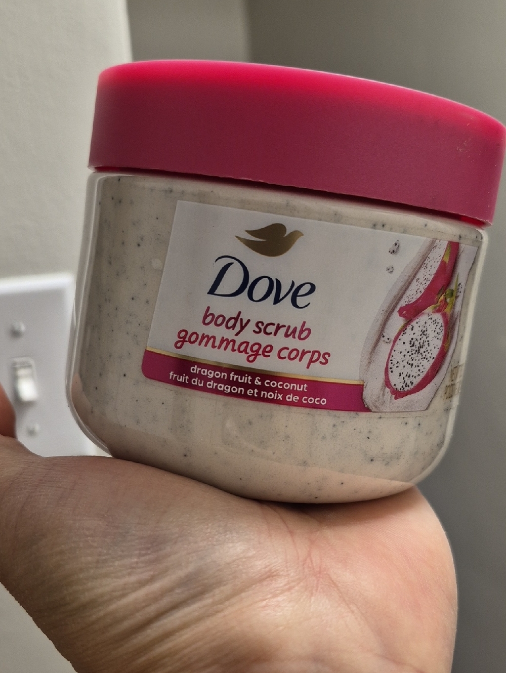 💙 DOVE - Dragon Fruit & Coconut Body Scrub